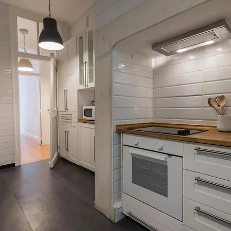 Lägenhet Lovelystay - Spacious 2br Downtown - 5 Min To River Lisboa