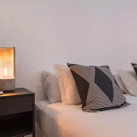 Lägenhet Lovelystay - Spacious 2br Downtown - 5 Min To River