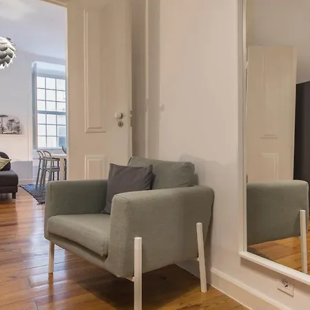 Lovelystay - Spacious 2br Downtown - 5 Min To River Apartment Lissabon