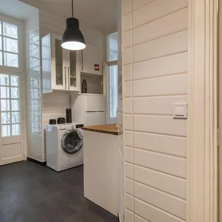 Apartment Lovelystay - Spacious 2br Downtown - 5 Min To River Lissabon