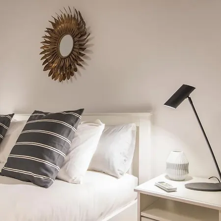 Lovelystay - Spacious 2br Downtown - 5 Min To River Apartment Lissabon