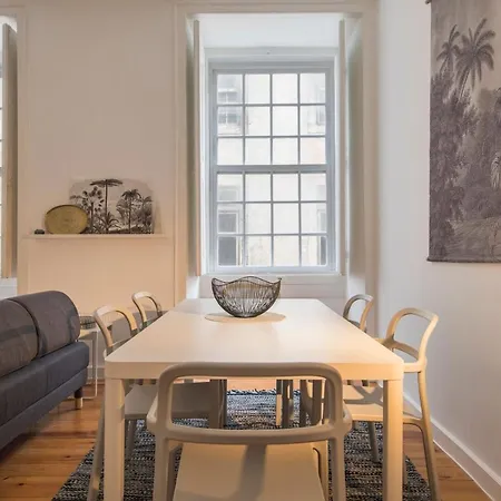 Lovelystay - Spacious 2br Downtown - 5 Min To River Lissabon