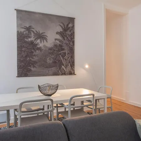 Lovelystay - Spacious 2br Downtown - 5 Min To River Lissabon