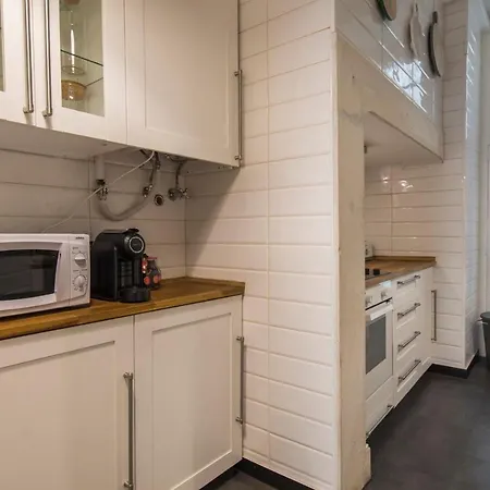 Lovelystay - Spacious 2br Downtown - 5 Min To River 아파트
