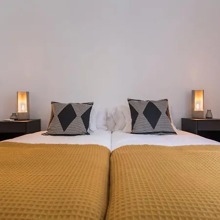 Lovelystay - Spacious 2br Downtown - 5 Min To River 아파트 *